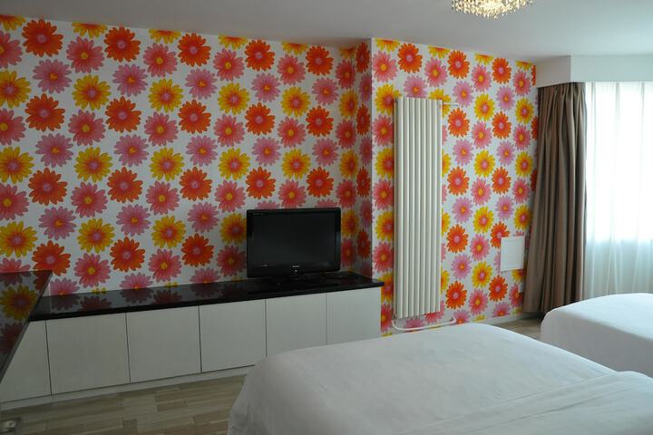 Room 6 of 43