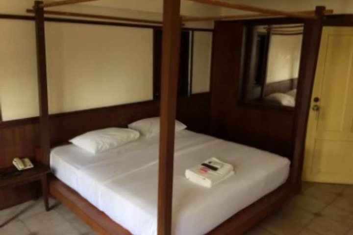 Room 25 of 96