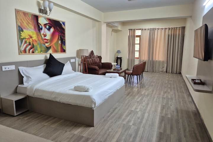 Room 4 of 7
