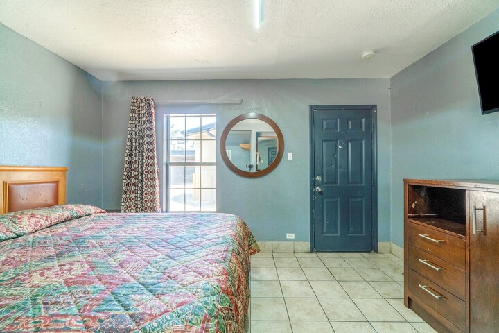 Room 13 of 20
