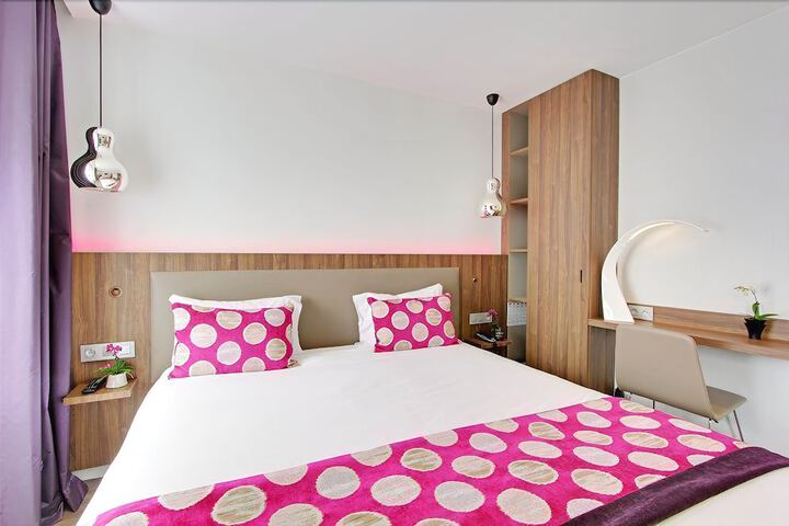 Room 10 of 42
