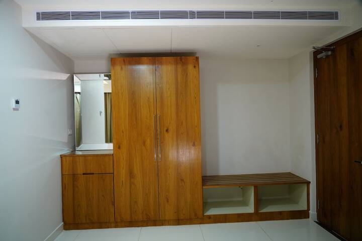 Room 13 of 27