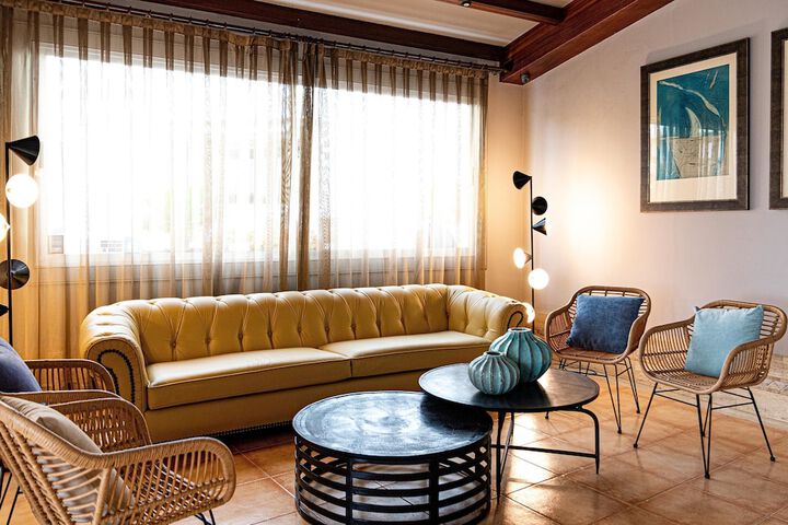 Entrance & Lobby