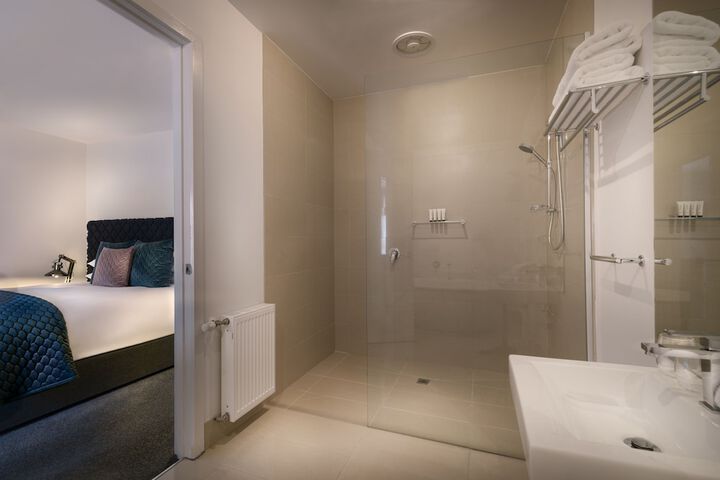 Room 72 of 92