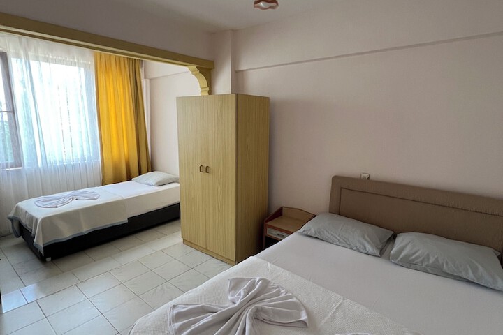 Room 4 of 34