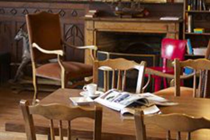 Lounge 15 of 23