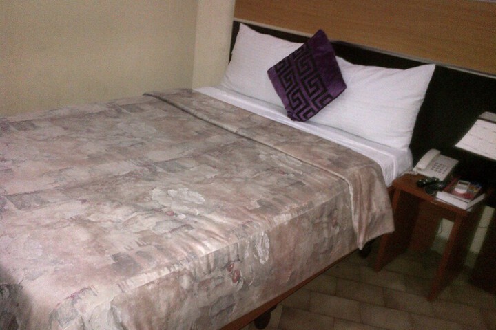Room 10 of 37