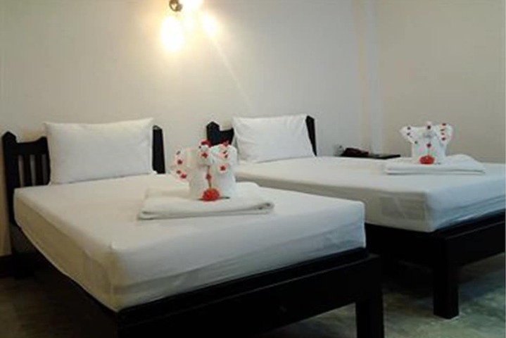Room 10 of 93