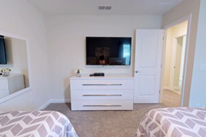 Room 27 of 39
