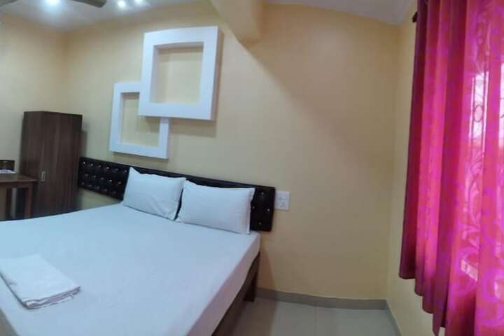 Room 2 of 8