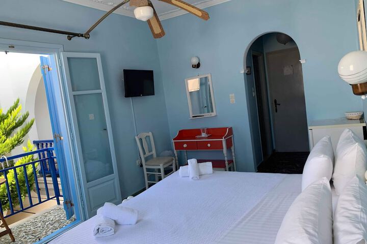 Room 8 of 90