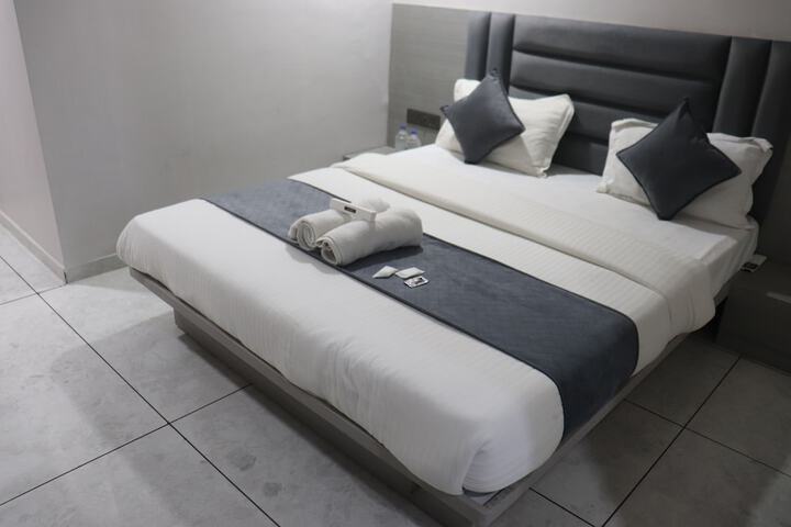 Room 5 of 25