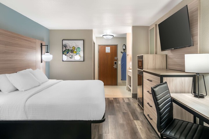 1 King Bed (9 of 12)