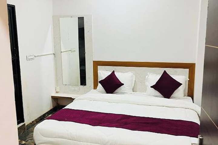 Room 10 of 25