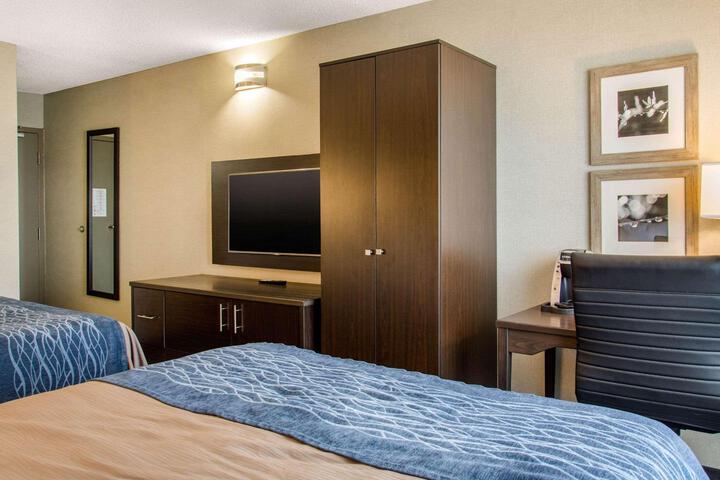 2 Queen Beds Top Floor (7 of 7)