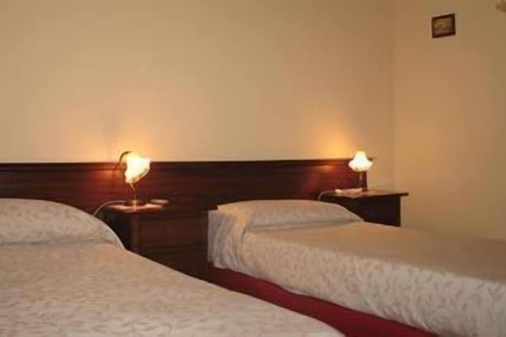 Room 12 of 34