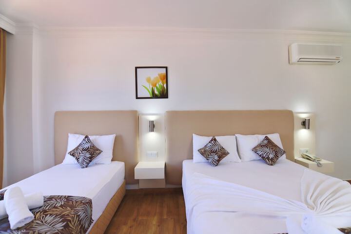Room 13 of 32