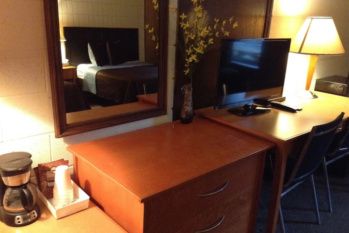 Room 4 of 16