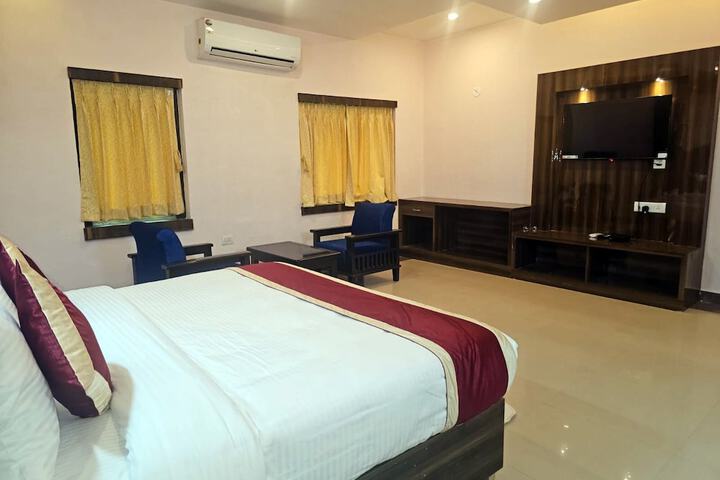 Room 6 of 10