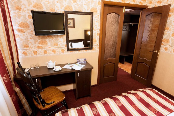 Room 16 of 121