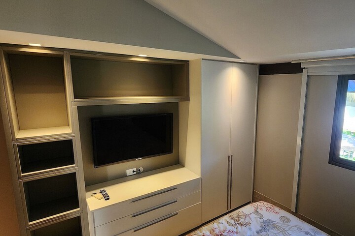 Room 3 of 64
