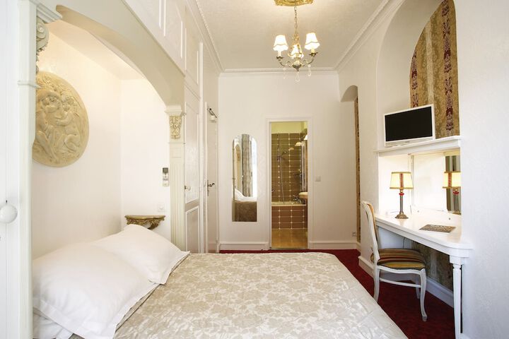 Room 2 of 39