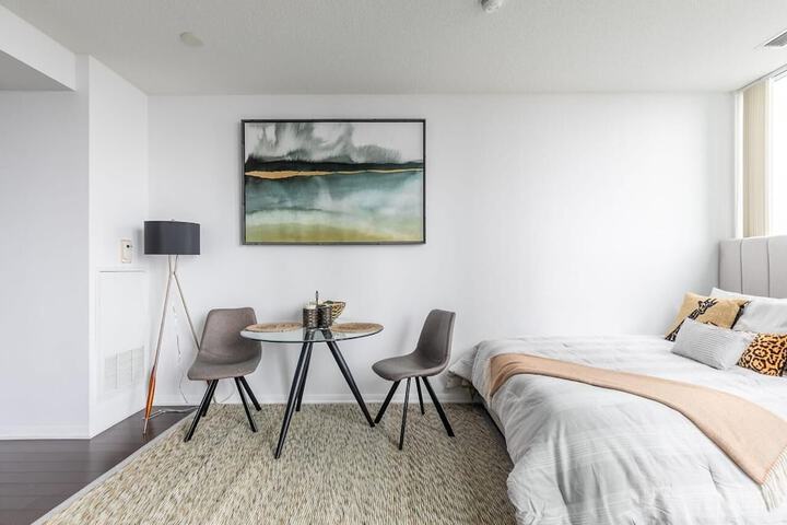 Room 27 of 106