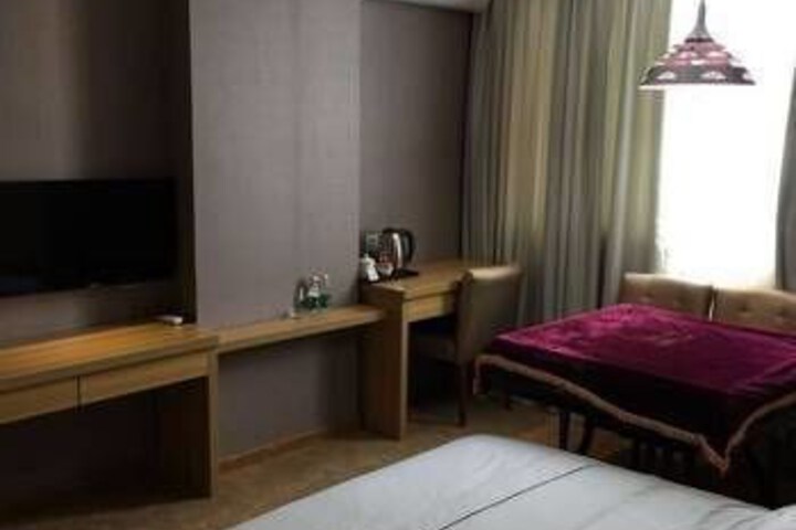 Room 2 of 8
