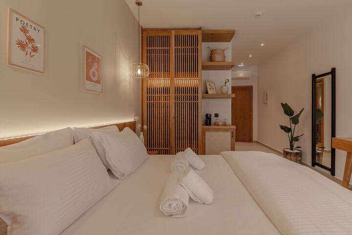 Room 4 of 77