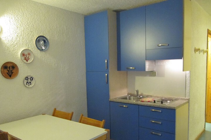 Room 10 of 32