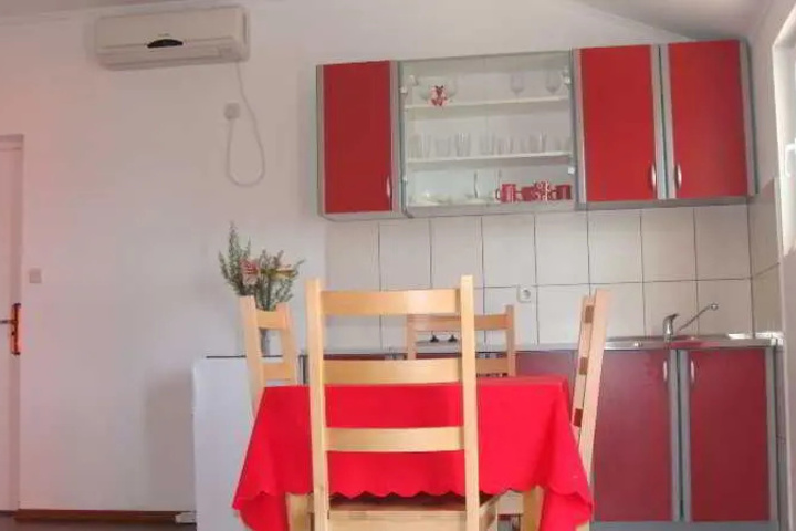 Room 4 of 9