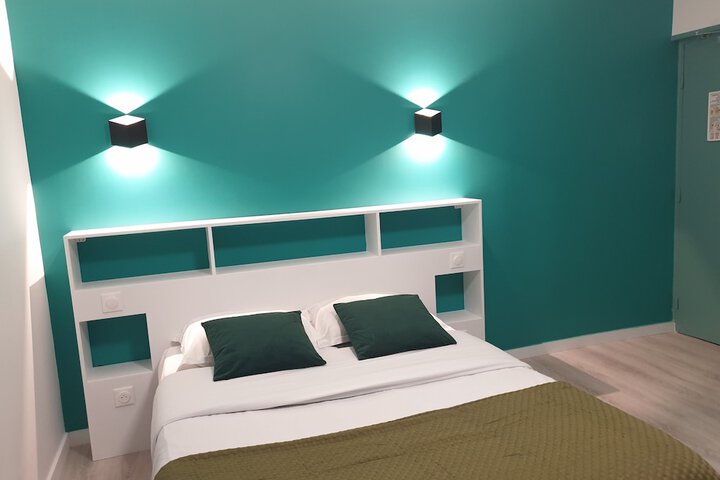 Room 16 of 38