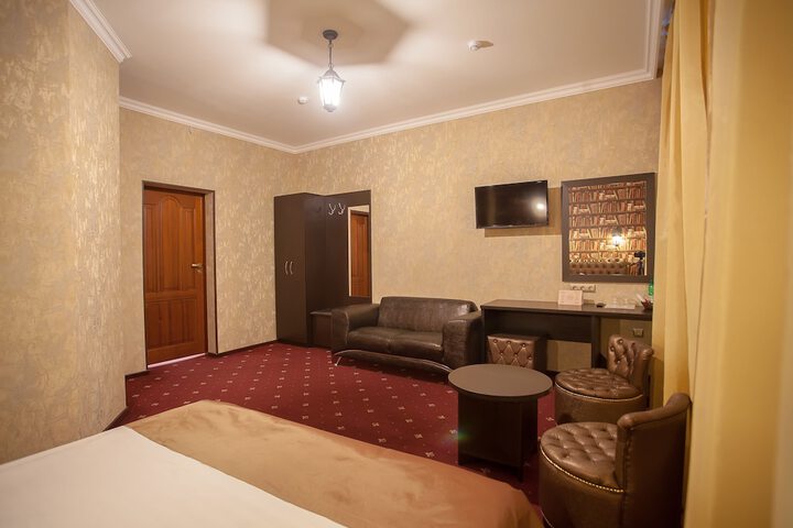 Room 9 of 39