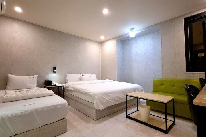 Room 13 of 15