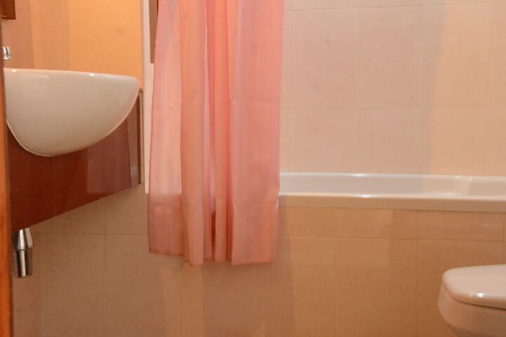 Room 27 of 49