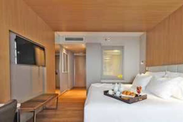 Room 22 of 48