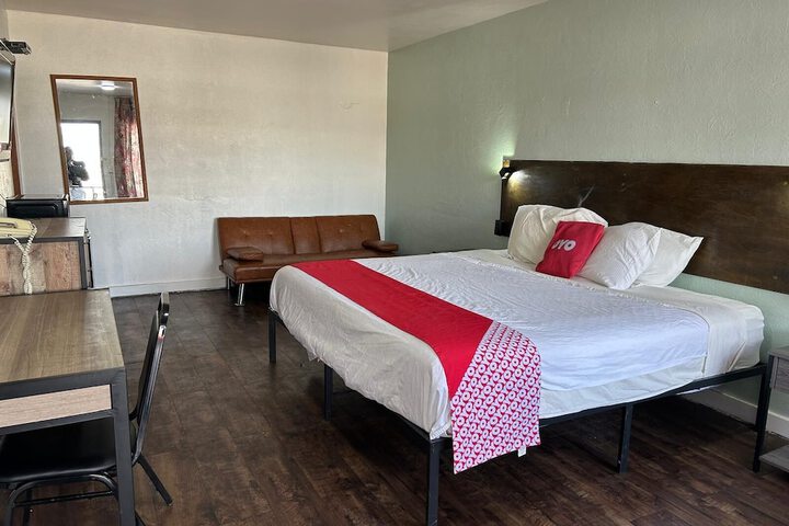 1 King Bed (18 of 20)