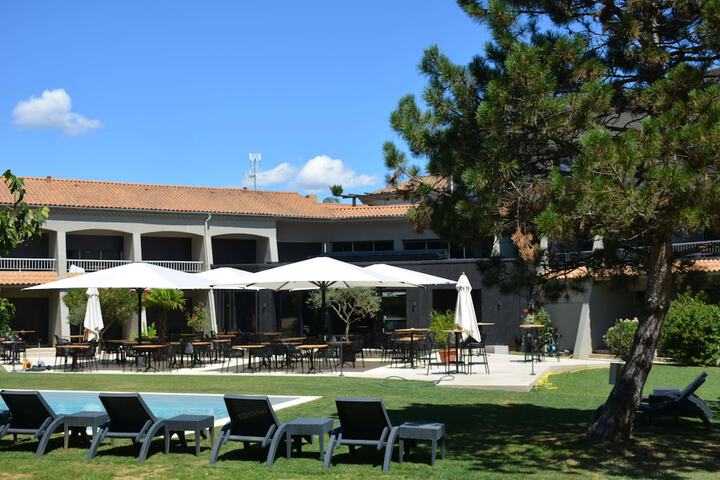 Pool Hotel