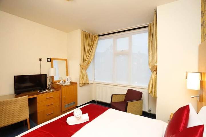 Room 6 of 33