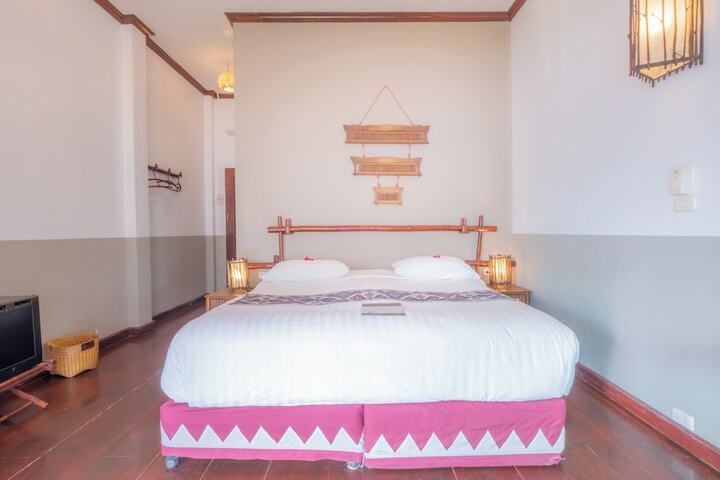 Room 12 of 82