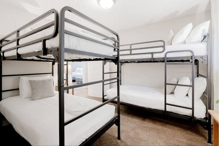 Room 4 of 32