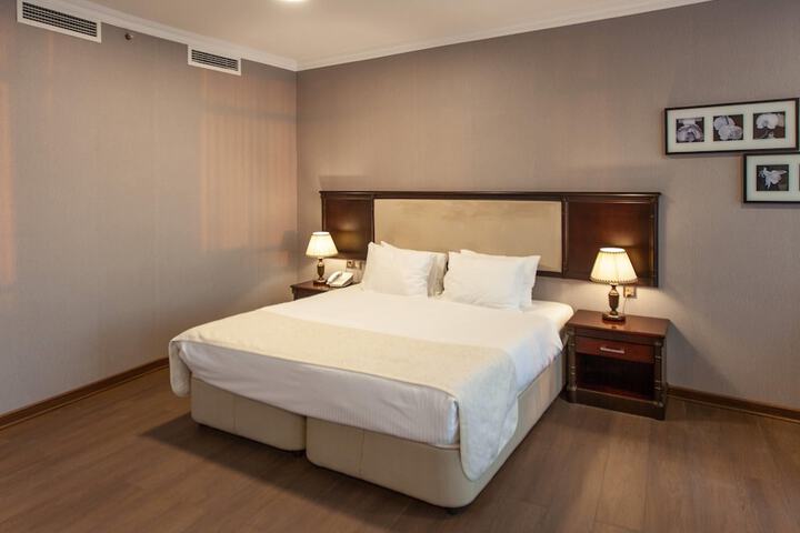 Room 26 of 132