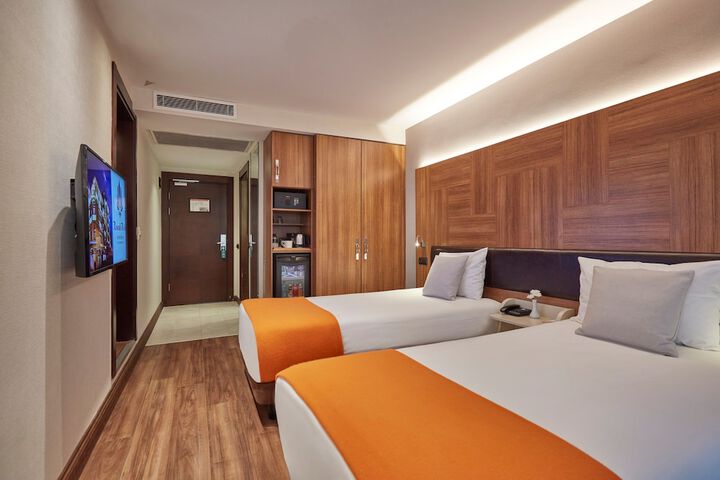 Room 28 of 81