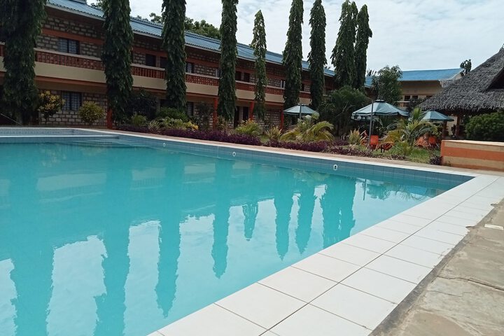 Pool 13 of 27