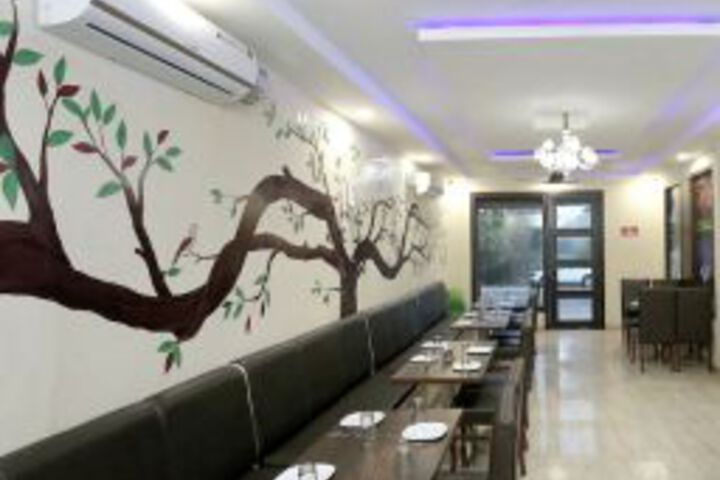 OYO 10070 Hotel Satkar Regency