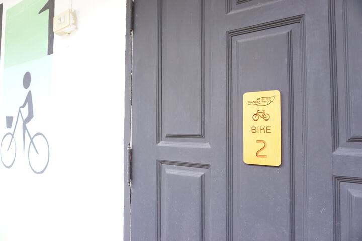 Room 11 of 104