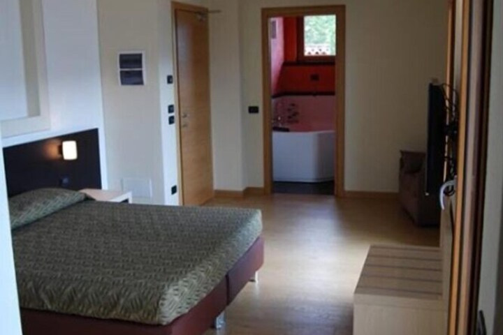 Room 2 of 57