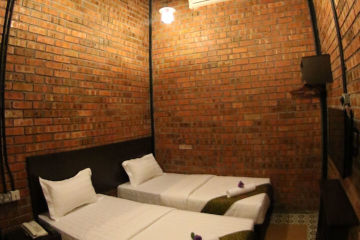 Room 8 of 31