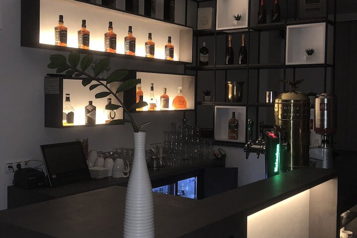 Lounge 81 of 101