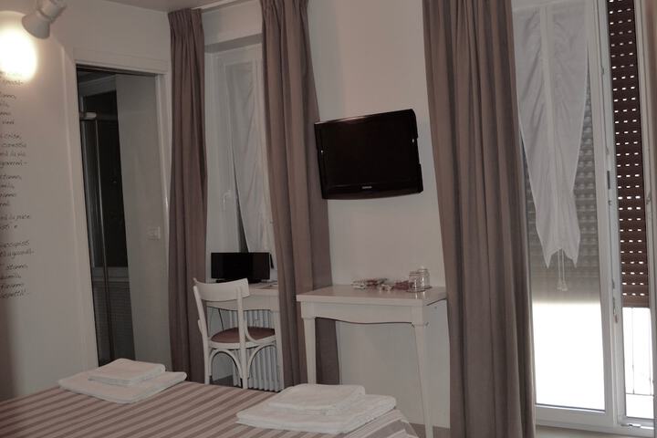 Room 4 of 41